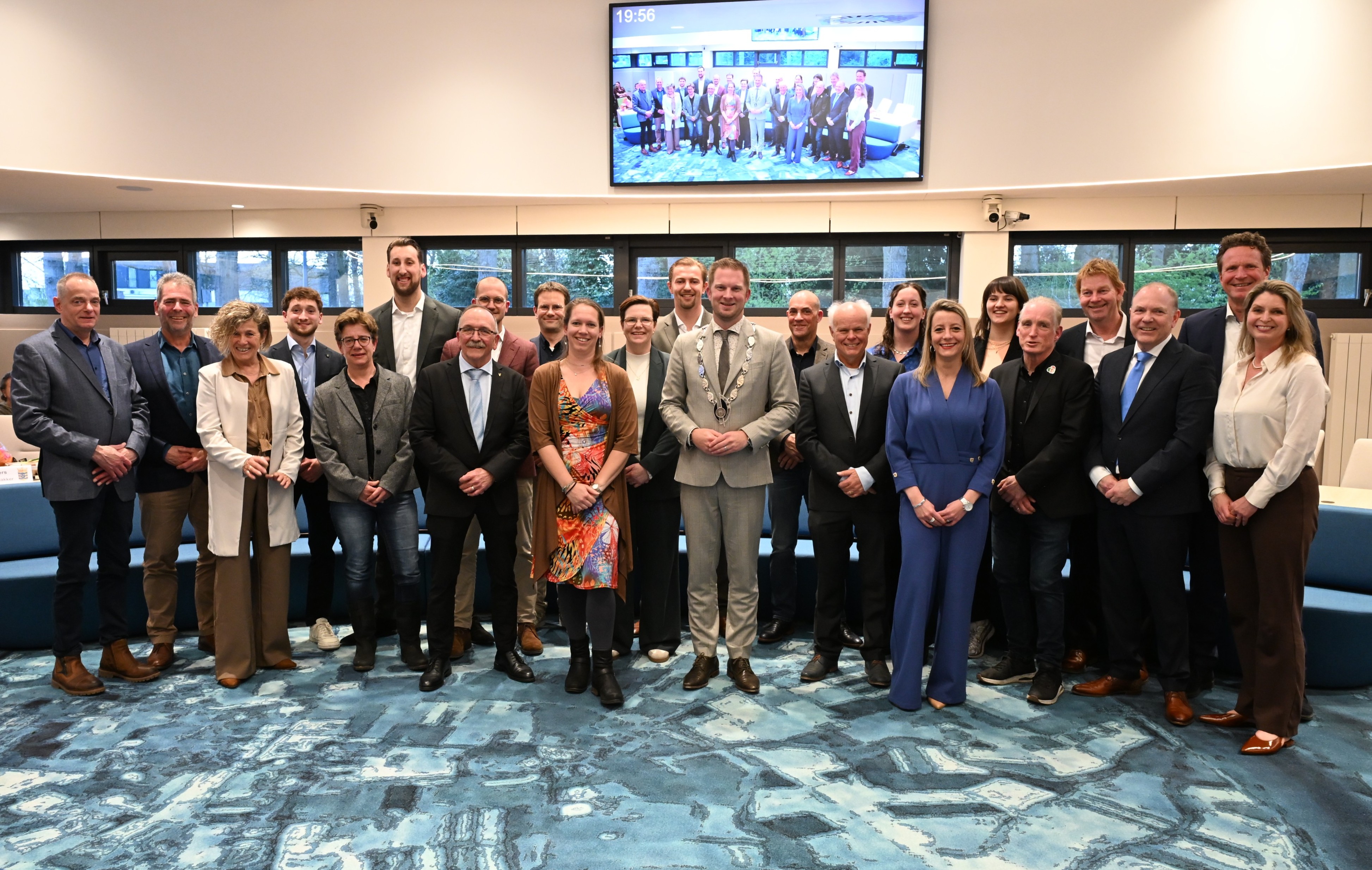 De gemeenteraad van Drimmelen met burgemeester en griffier