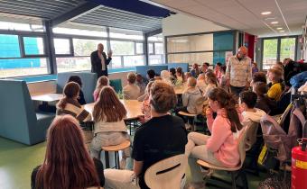 Wethouder Harry bakker bezoekt basisschool De Grienden